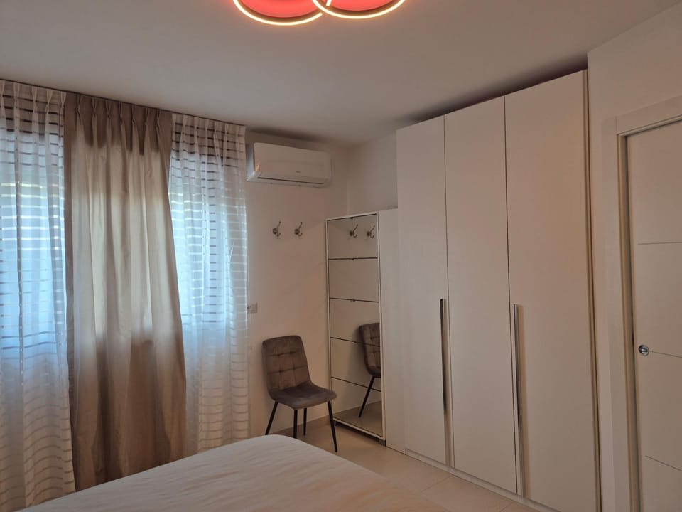 Photo of the whole room, wardrobe