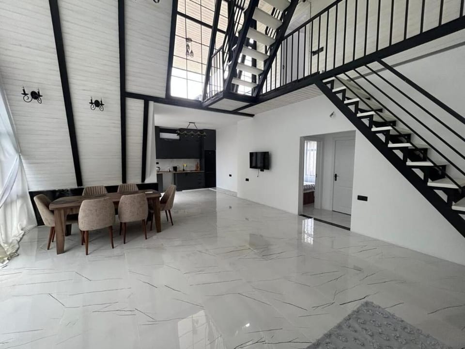 TV and multimedia, Kitchen or kitchenette, Living room, Seating area