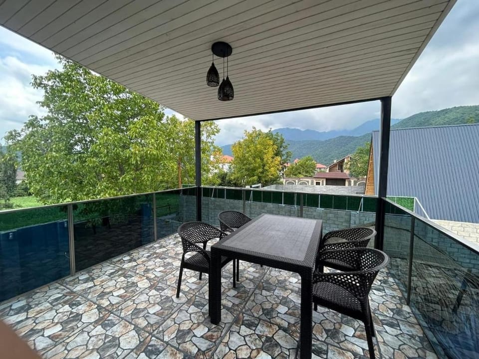 Patio, Day, Natural landscape, View (from property/room), Balcony/Terrace, Balcony/Terrace, Dining area, Lake view, Mountain view