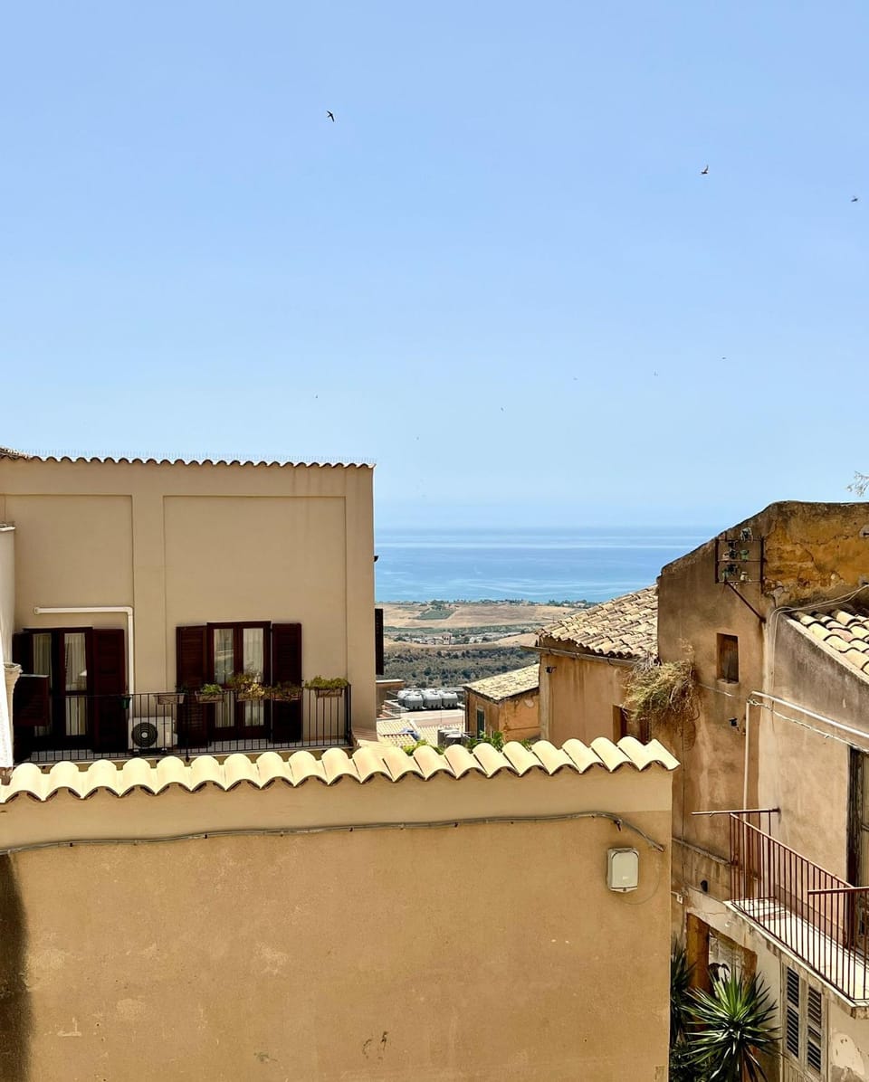 View (from property/room), Balcony/Terrace, City view, Sea view