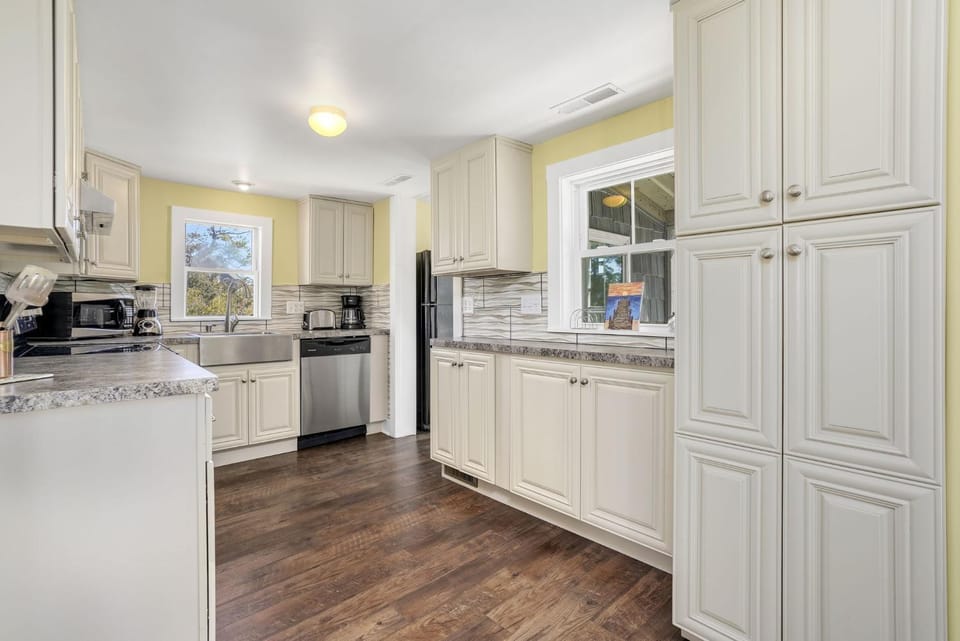 Trembling Bay - Waterfront & a private pier! House in Chincoteague Island