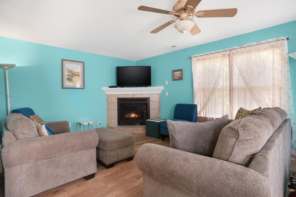 Twins at Bay - Modern luxuries in town! House in Cape Charles
