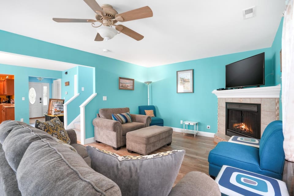 Twins at Bay - Modern luxuries in town! House in Cape Charles