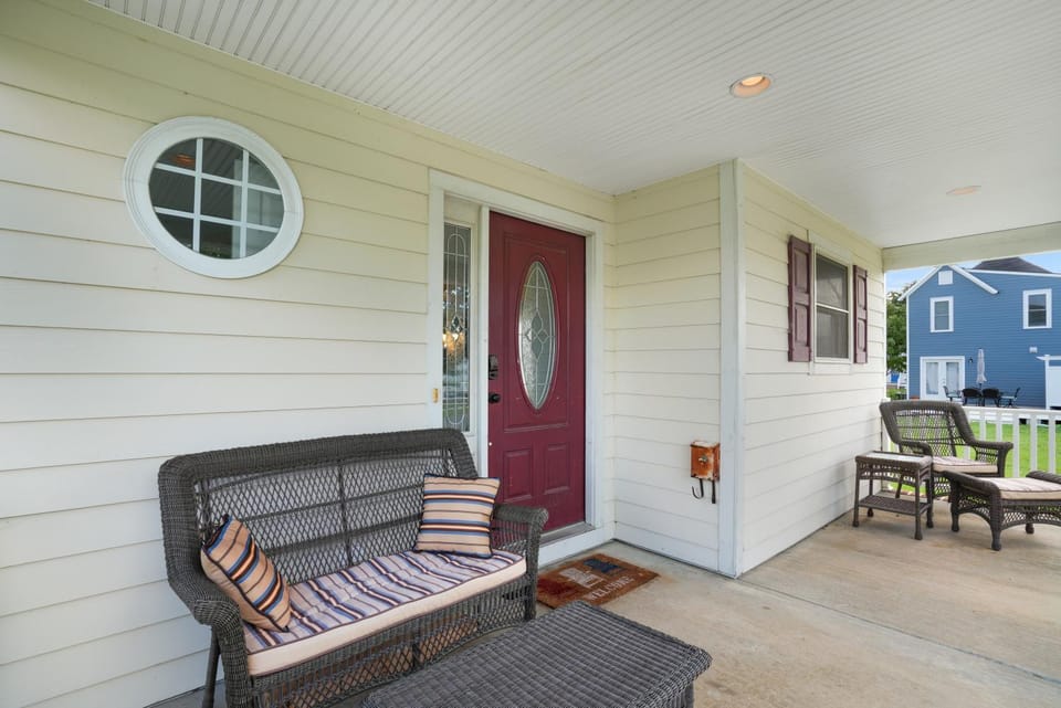 Twins at Bay - Modern luxuries in town! House in Cape Charles