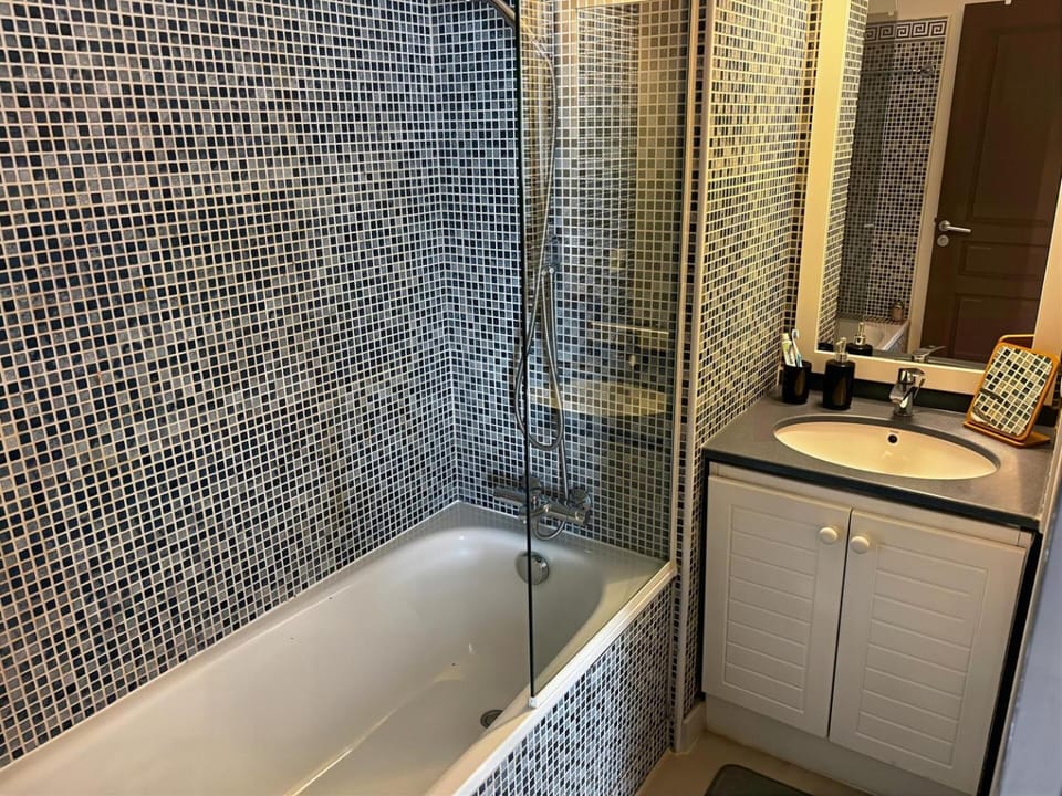 Shower, Bathroom, Bath