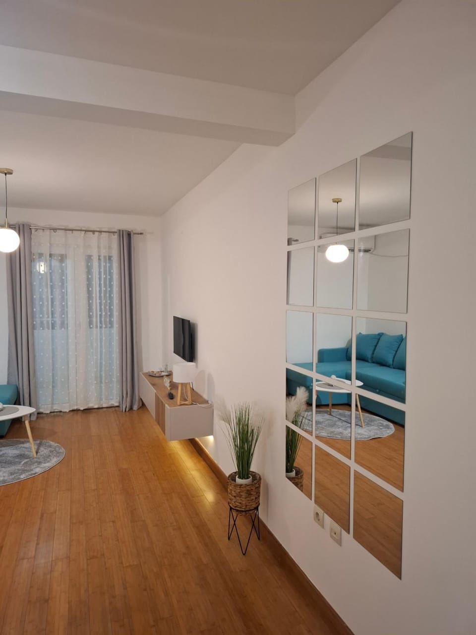 TV and multimedia, Living room, Photo of the whole room, Seating area