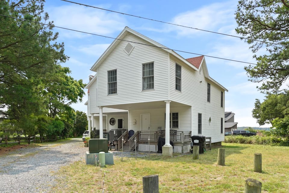 Waterman's Daughter - Pet friendly; Water access! House in Chincoteague Island
