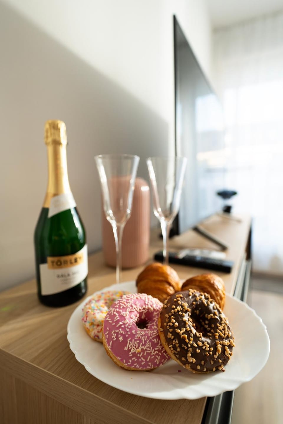 TV and multimedia, Food and drinks, Food, Drinks