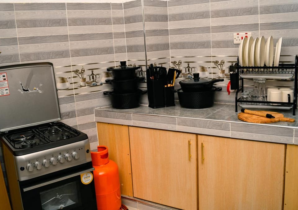 Coffee/tea facilities, Kitchen or kitchenette, microwave, stove, kitchen