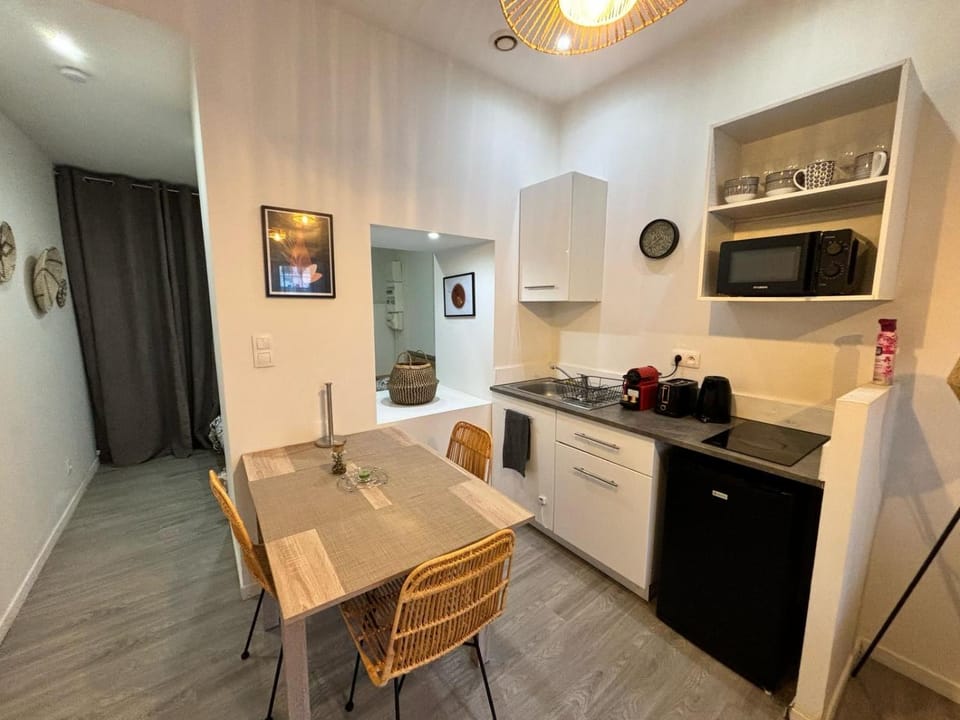 Dining area, kitchen