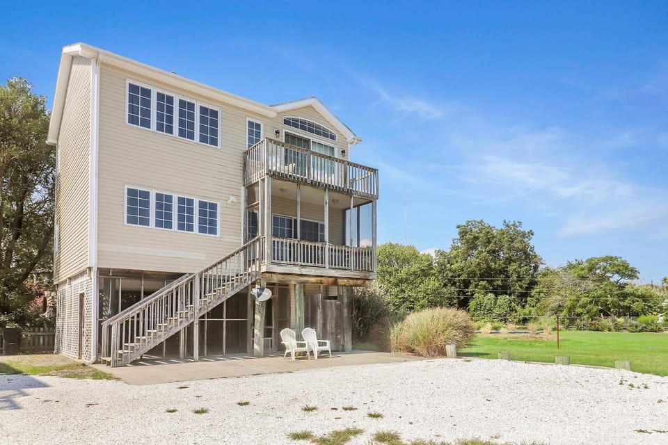 Wildflower - Waterfront & a deep water dock! House in Chincoteague Island