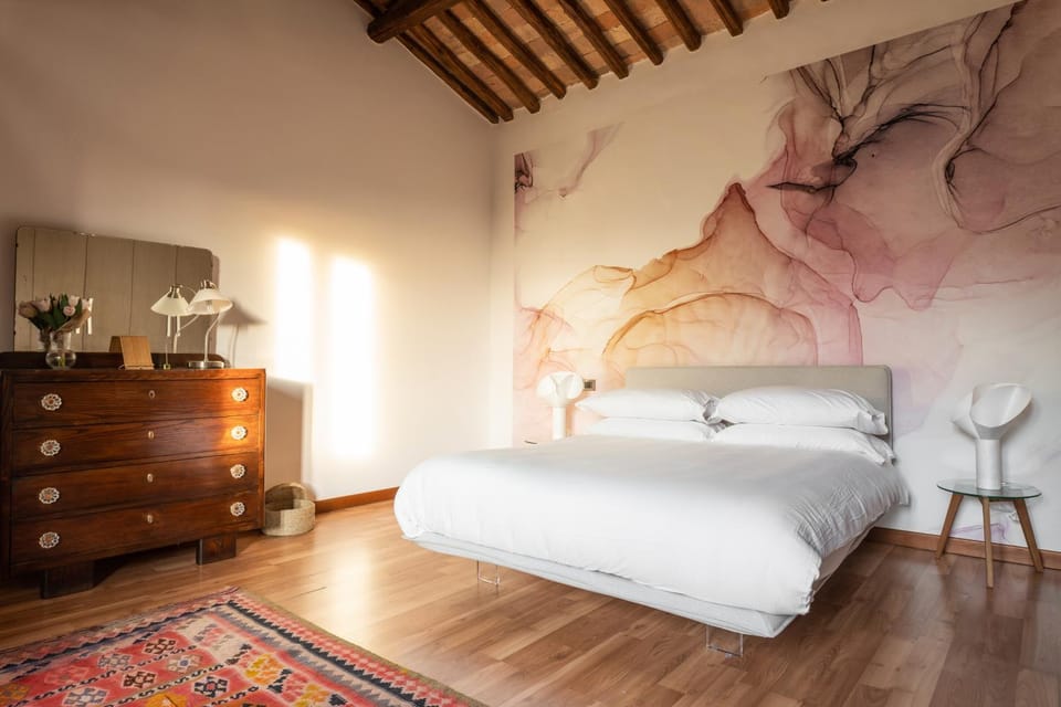 Photo of the whole room, Bedroom