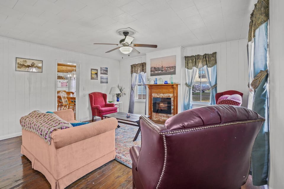 Windsor House - In town historic charm House in Chincoteague Island