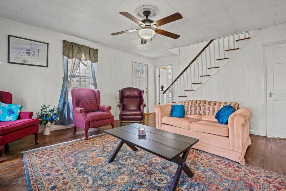 Windsor House - In town historic charm House in Chincoteague Island