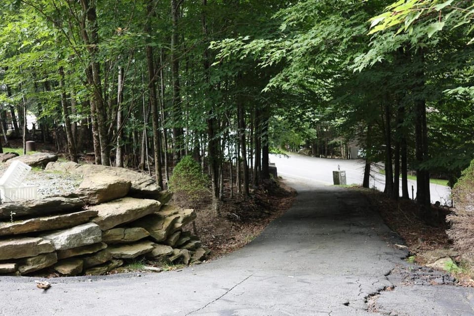 Beech Mountain Spa and Mountain Retreat House in Beech Mountain