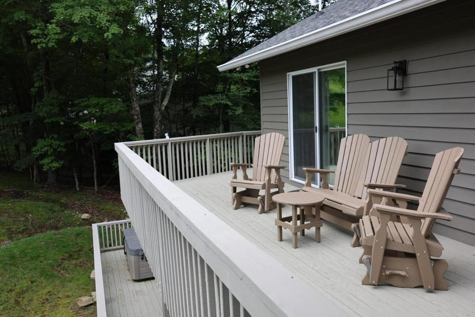 Beech Mountain Spa and Mountain Retreat House in Beech Mountain