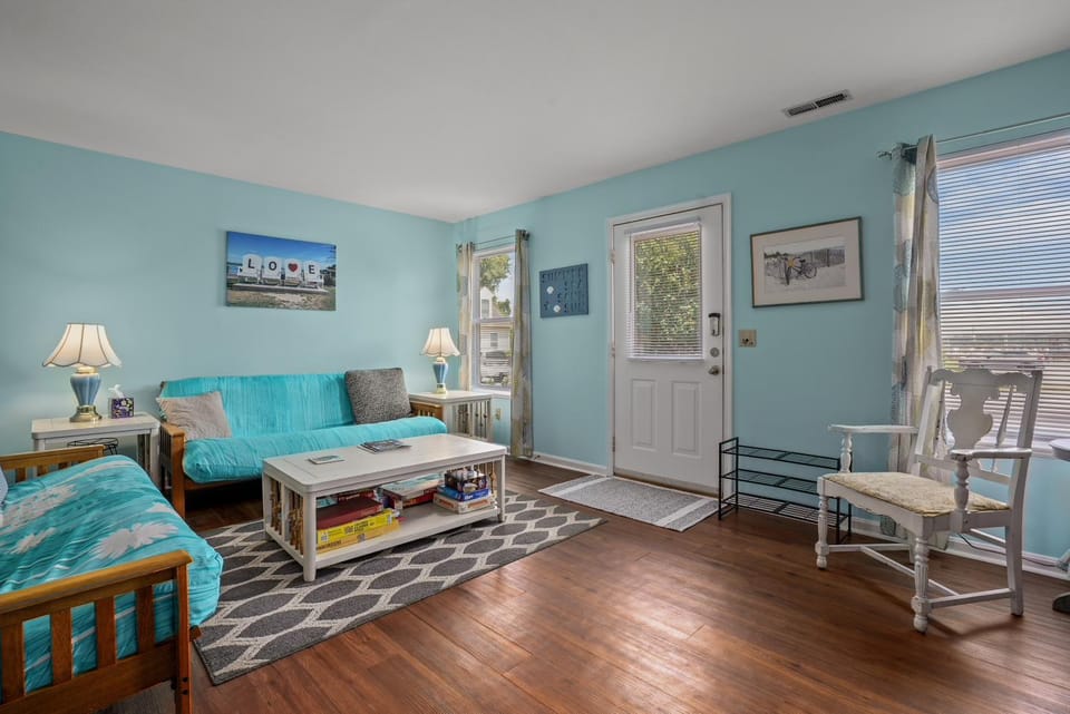 Vast Views - Pet friendly& a shared pool! House in Chincoteague Island