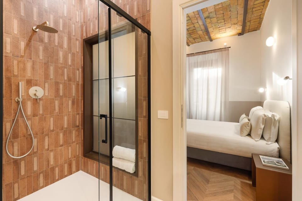 Shower, Bed, Bathroom, Photo of the whole room, Bedroom, towels