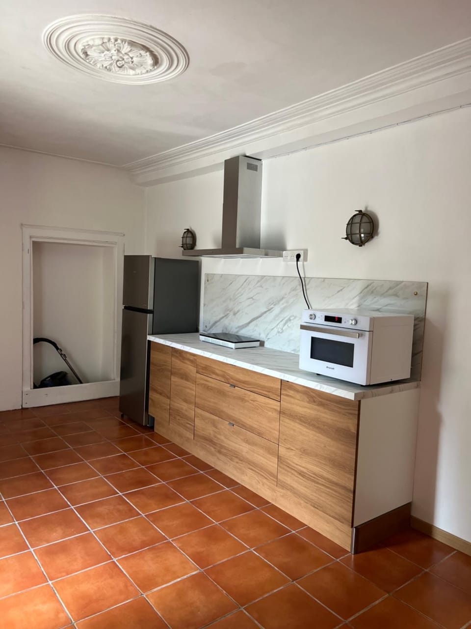 Kitchen or kitchenette, oven, stove