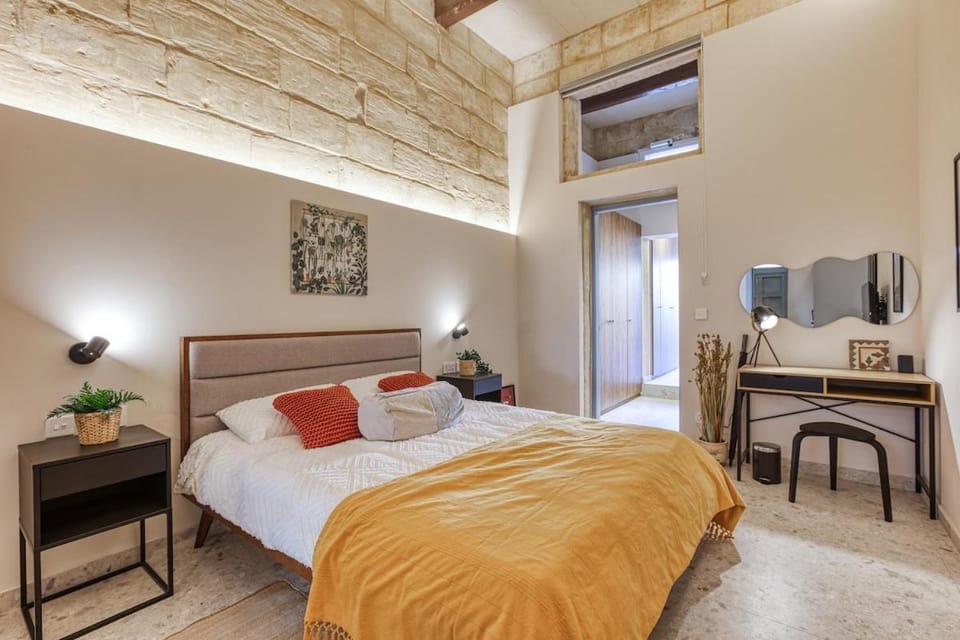 Bed, TV and multimedia, Photo of the whole room, Bedroom, air conditioner