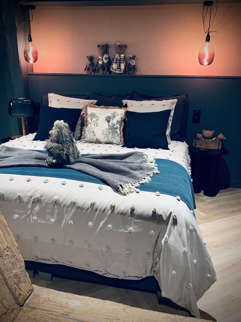 Bed, Photo of the whole room, Bedroom
