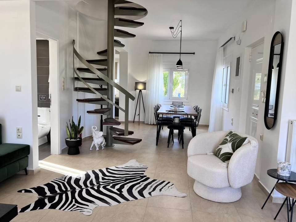 Living room, Seating area, Dining area