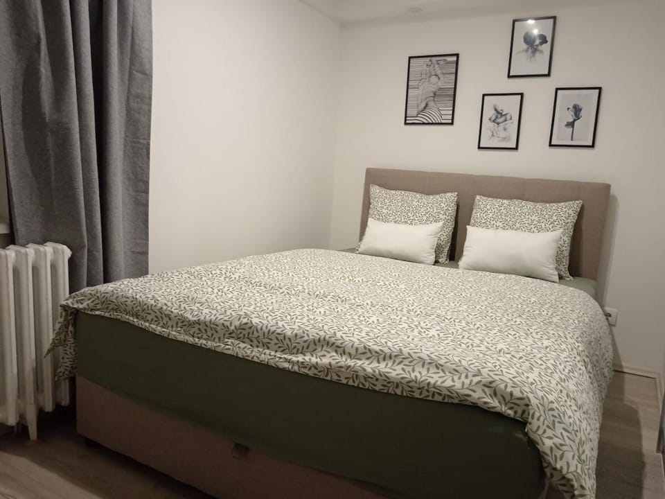 Bed, Bedroom, wardrobe
