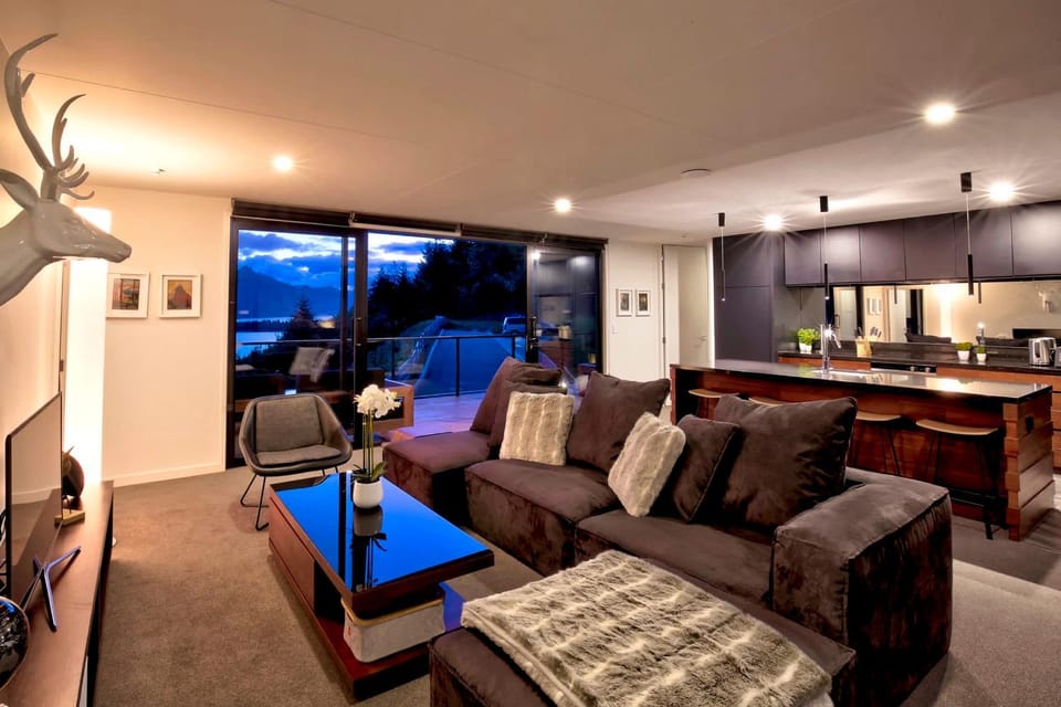 Mountain Lake Vista 3 Bedroom House in Queenstown