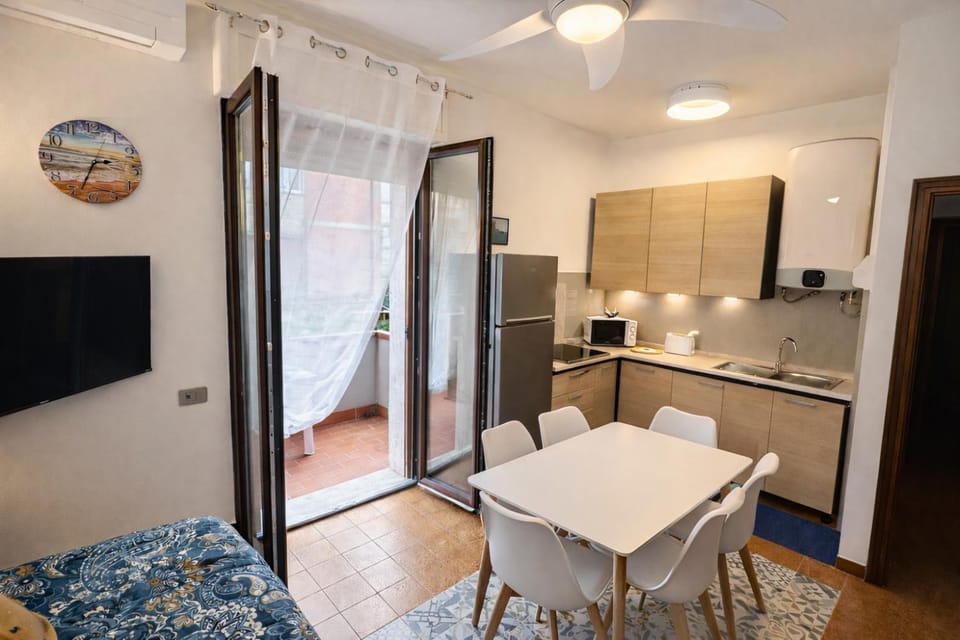TV and multimedia, Lunch, internet, kitchen, air conditioner