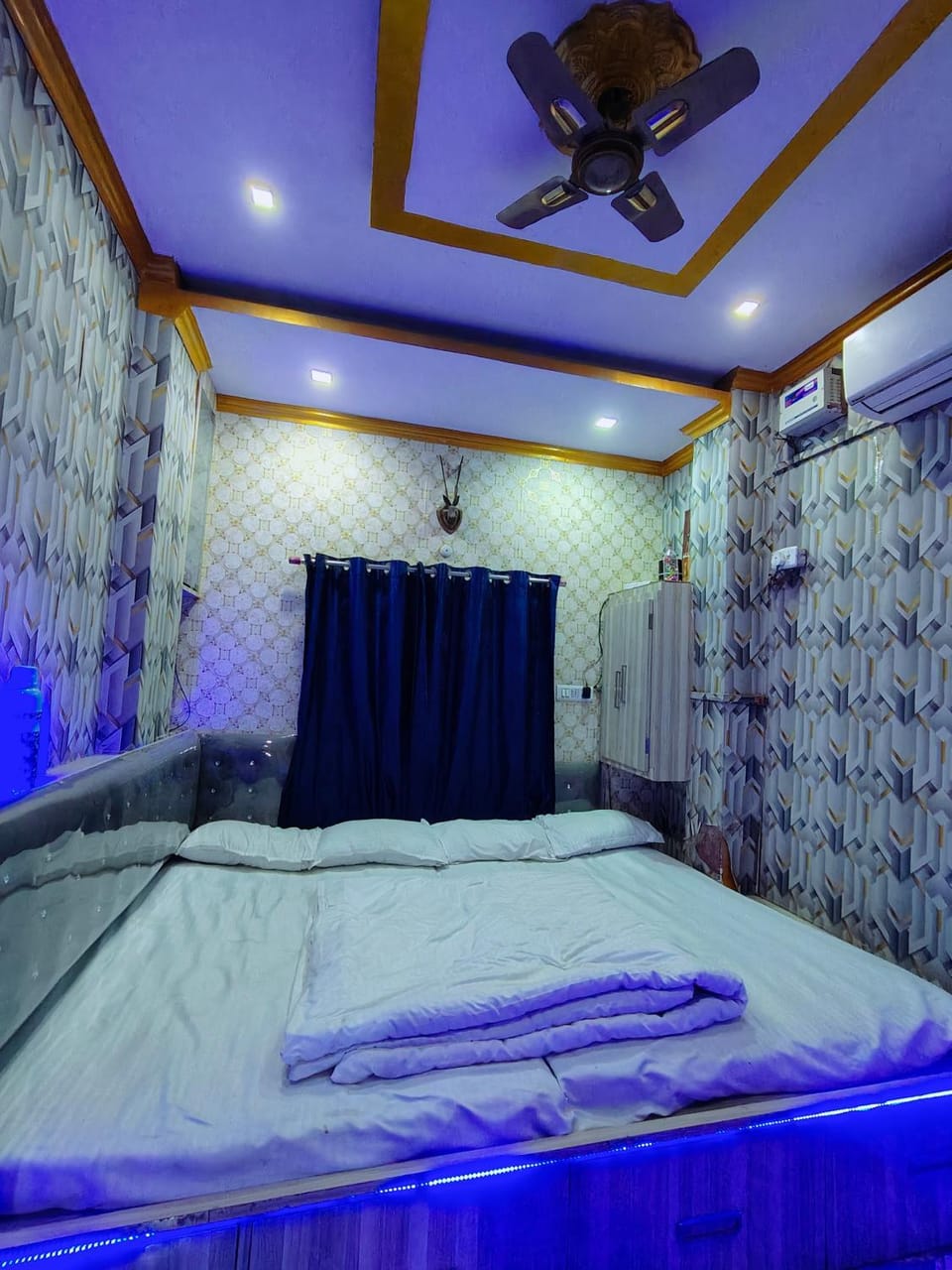 Bed, Photo of the whole room, Bedroom