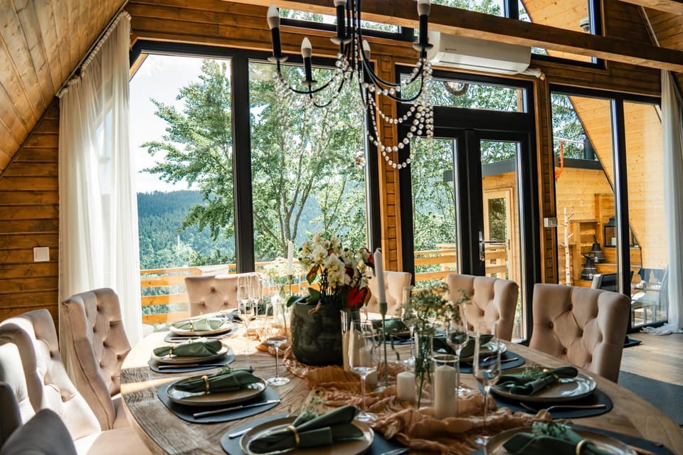 Black Roof Chalet in Cluj County