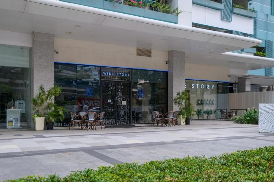 Cozy 2BR Suite in Uptown BGC with PS4 and walking distance to Malls and Restaurants Apartment in Makati