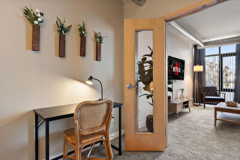 Central Free Parking Gym Fast Wifi Avry Apt Apartment in Minneapolis