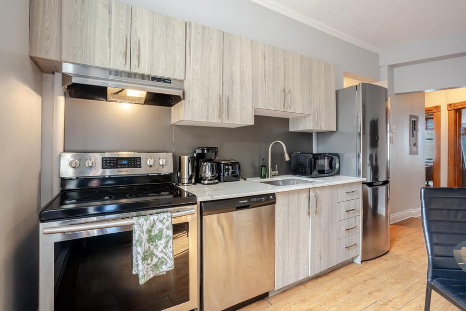 Coffee/tea facilities, Kitchen or kitchenette, dishwasher, oven, pet friendly, stove, toaster