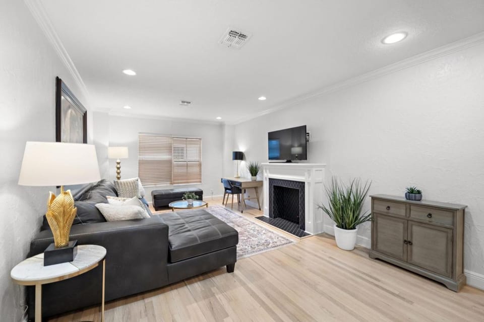 Communal lounge/ TV room, TV and multimedia, Living room
