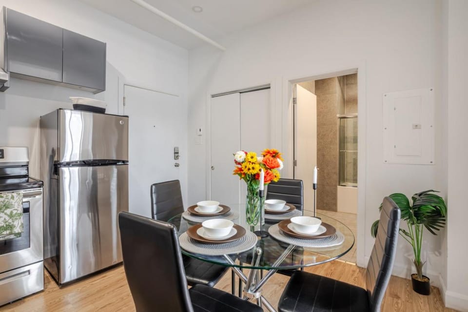 Lovely Loft with Views on Bishop - MTL Apartment in Montreal