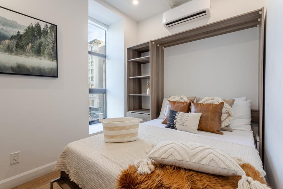 Bed, Bedroom, towels, air conditioner