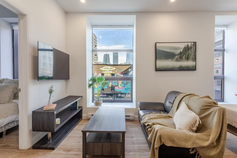 TV and multimedia, Living room, Seating area, Evening entertainment