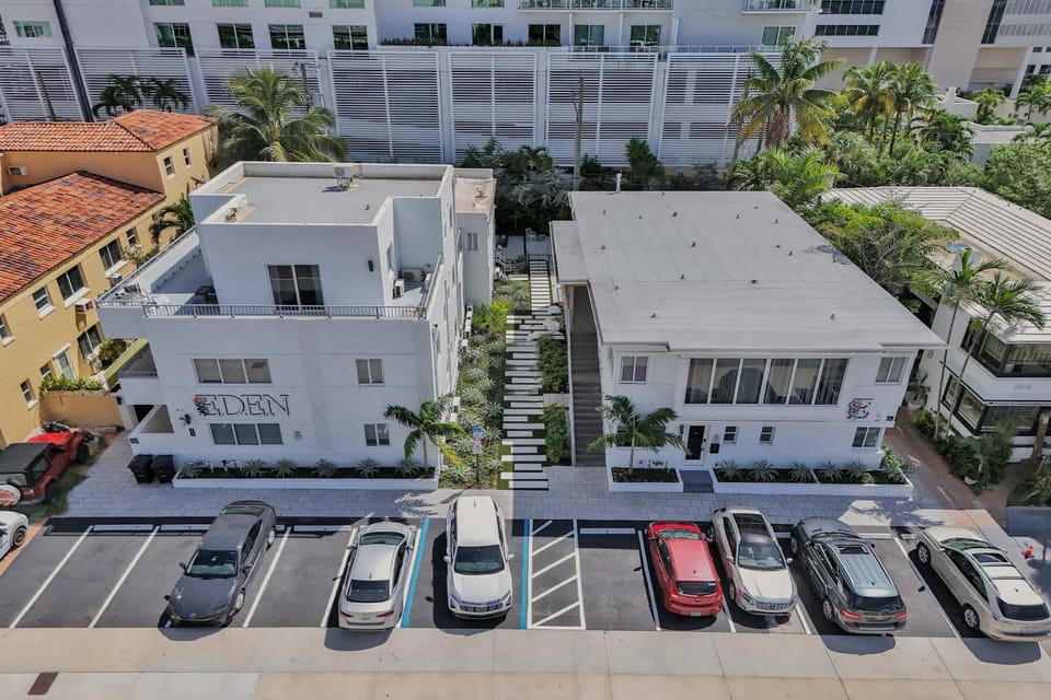 Eden Escape Walk to FLT Beach 2105 Apartment in Fort Lauderdale