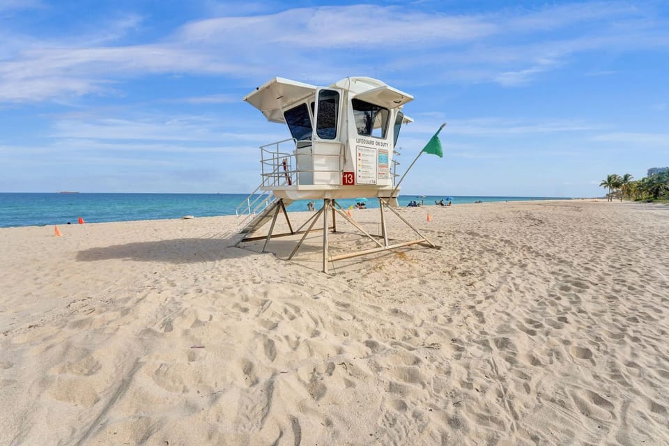 Eden Escape Walk to FLT Beach 1102 Apartment in Fort Lauderdale