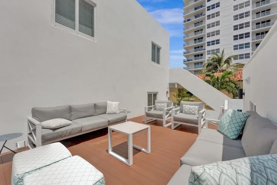 Eden Escape Walk to FLT Beach 2107 Apartment in Fort Lauderdale