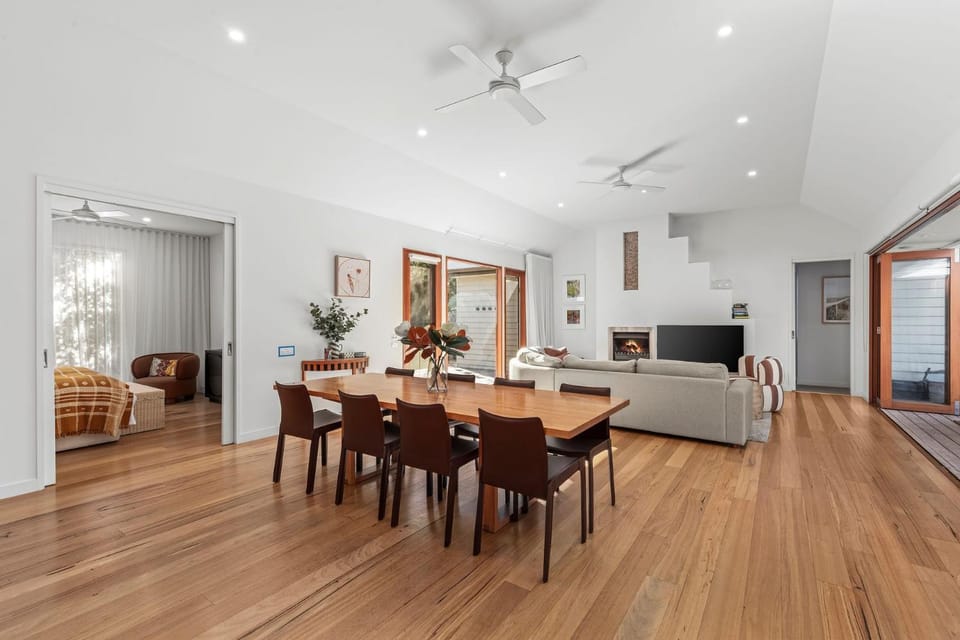 Seating area, Dining area