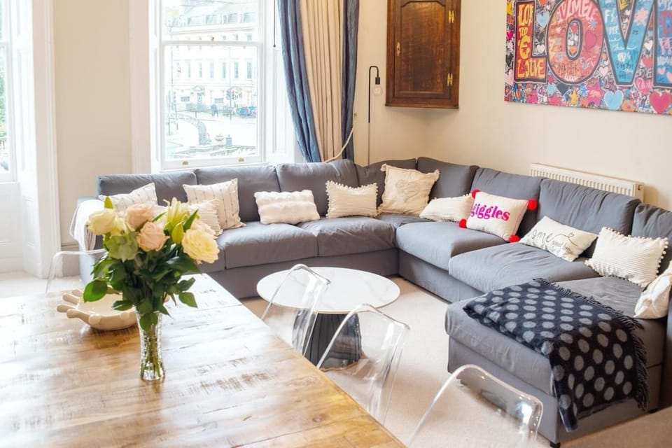 3-Bed gem with Bath Abbey views House in Bath