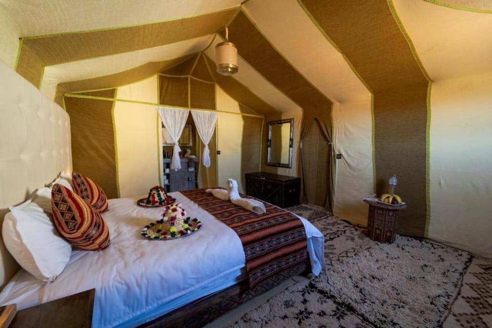 Bed, Living room, Photo of the whole room, Bedroom