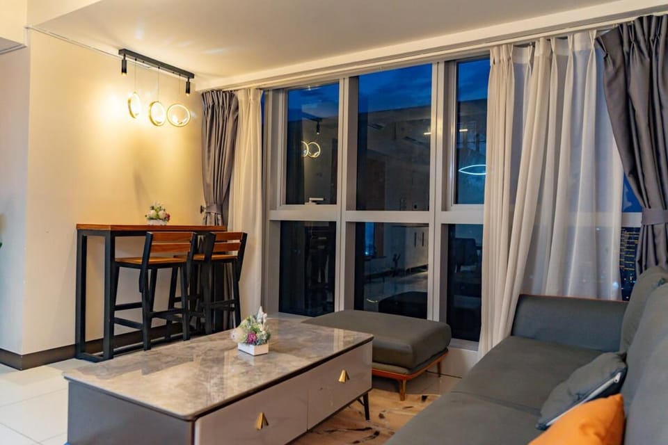 Spacious 3BR Suite in Uptown BGC with King Size Bed, near Malls and Restaurants Apartment in Makati