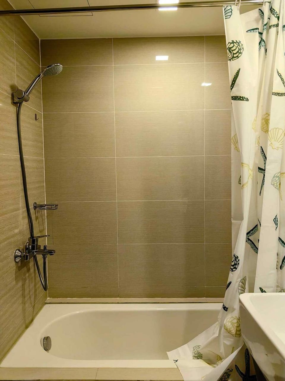 Spacious 3BR Suite in Uptown BGC with King Size Bed, near Malls and Restaurants Apartment in Makati