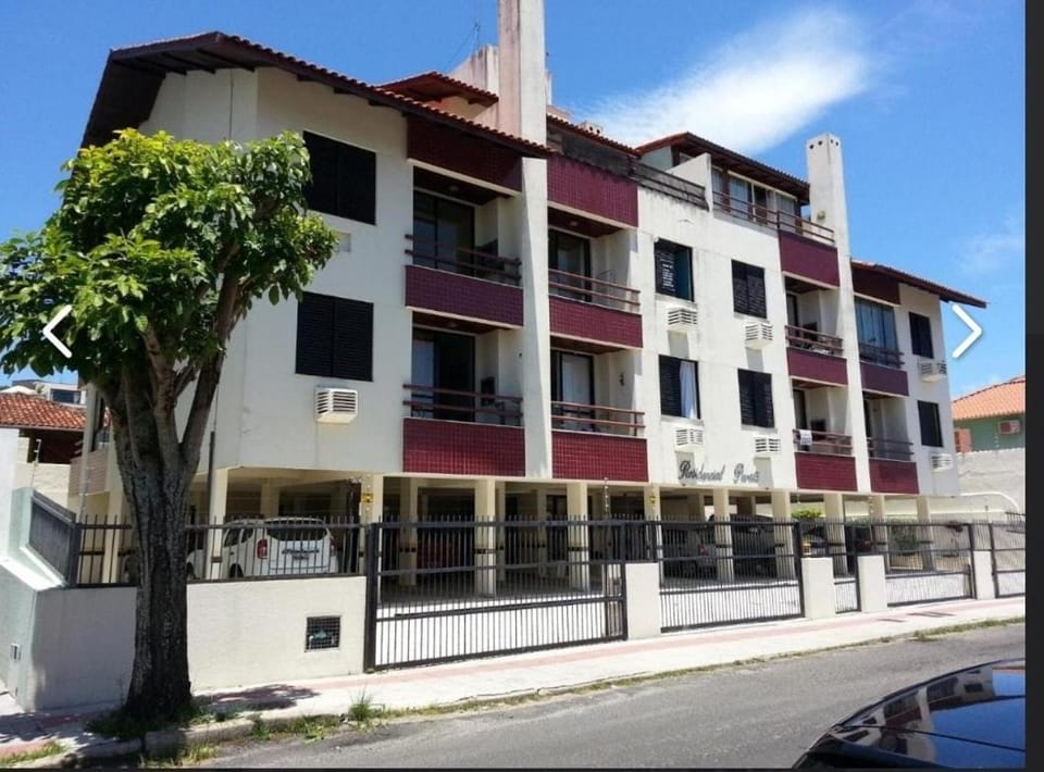 Apt Noble Area Canasvieiras 1 block from the beach Apartment in Florianopolis