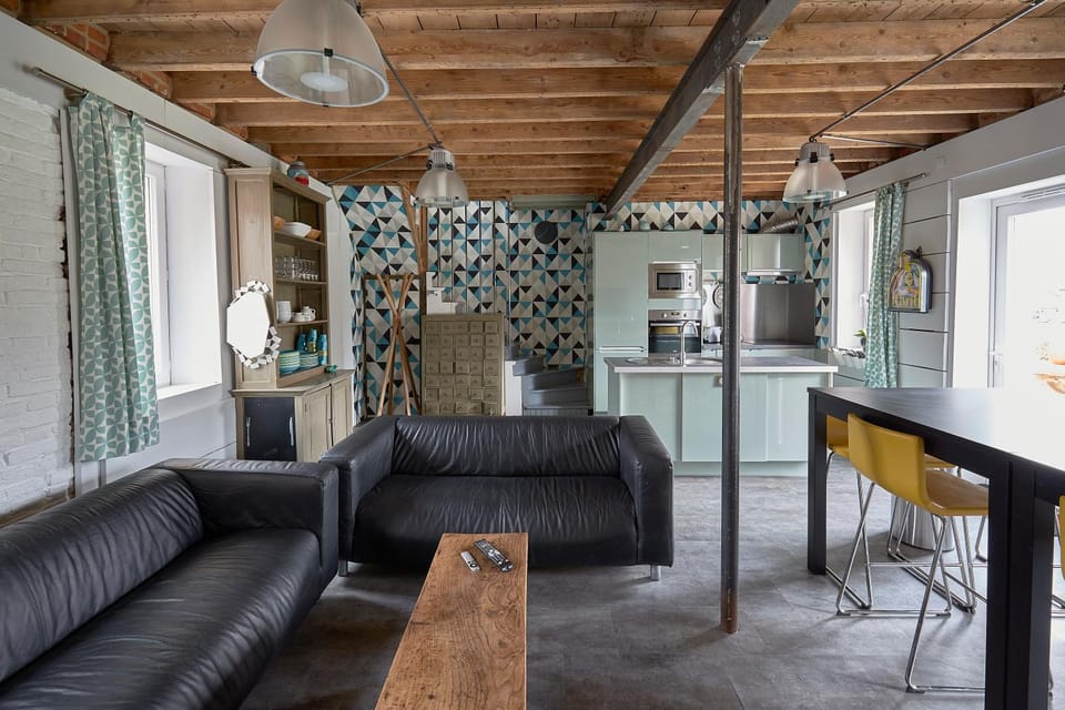 Kitchen or kitchenette, Living room, Seating area, Dining area