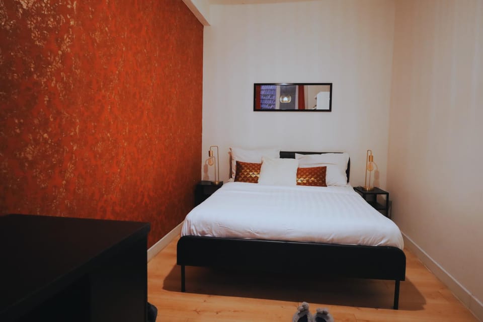 Bed, Photo of the whole room, Bedroom, cot
