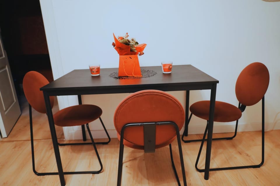Dining area, Meals